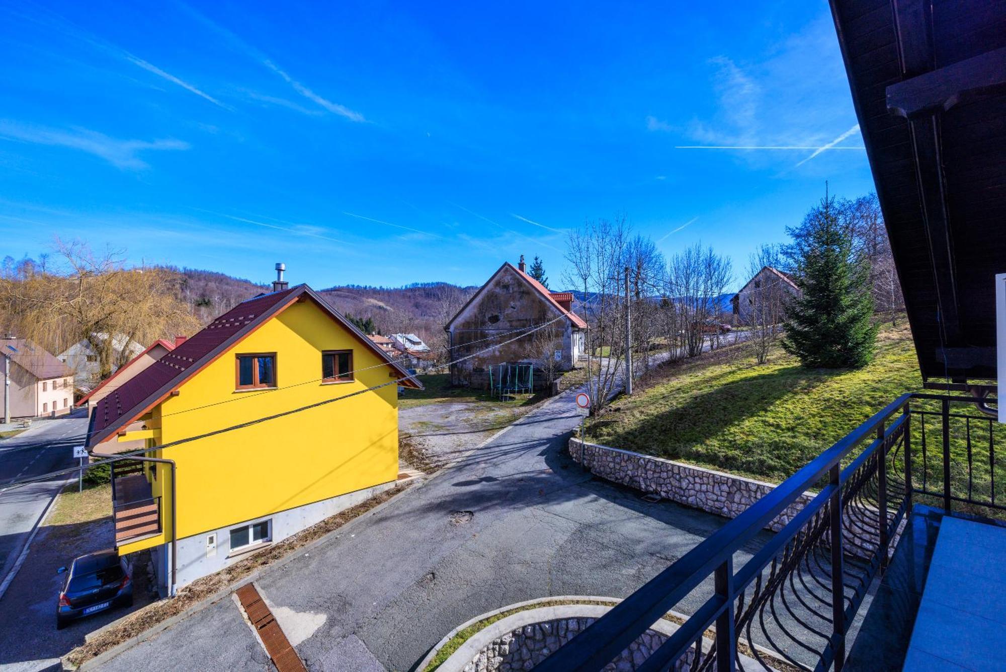 Andelic- 1 Apartment Fuzine